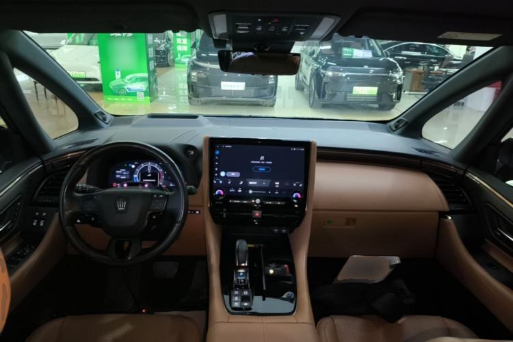 Used Toyota Vellfire 2024 Crown Dual-Engine 2.5L Supreme Executive Edition Center Console