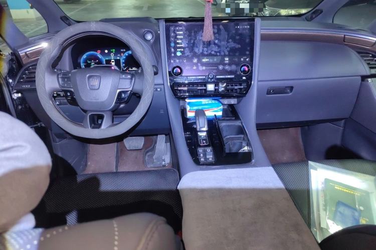 Used Toyota Vellfire 2024 Crown Dual-Engine 2.5L Supreme Executive Edition Center Console