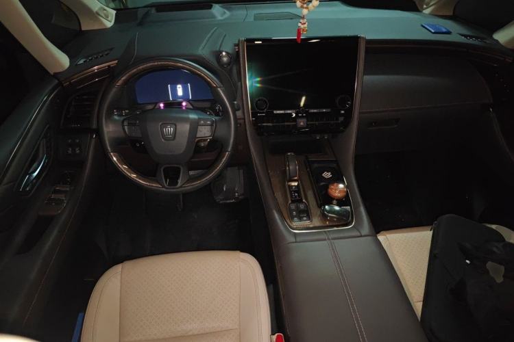 Used Toyota Vellfire 2024 Crown Dual-Engine 2.5L Supreme Executive Edition Center Console