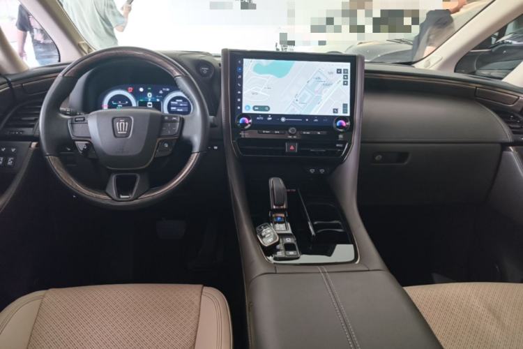 Used Toyota Vellfire 2024 Crown Dual-Engine 2.5L Ultimate Edition Center Console