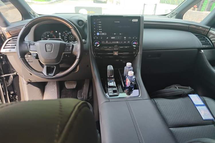 Used Toyota Vellfire 2024 Crown Dual-Engine 2.5L Supreme Executive Edition Center Console