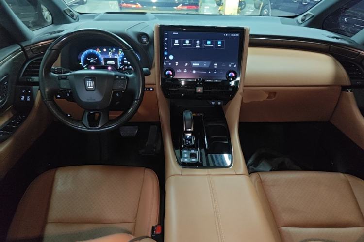 Used Toyota Vellfire 2024 Crown Dual-Engine 2.5L Ultimate Edition Center Console