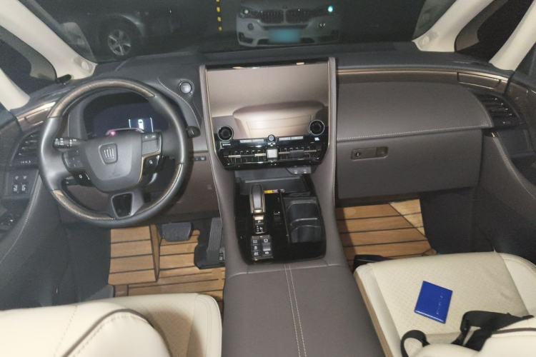 Used Toyota Vellfire 2024 Crown Dual-Engine 2.5L Ultimate Edition Center Console