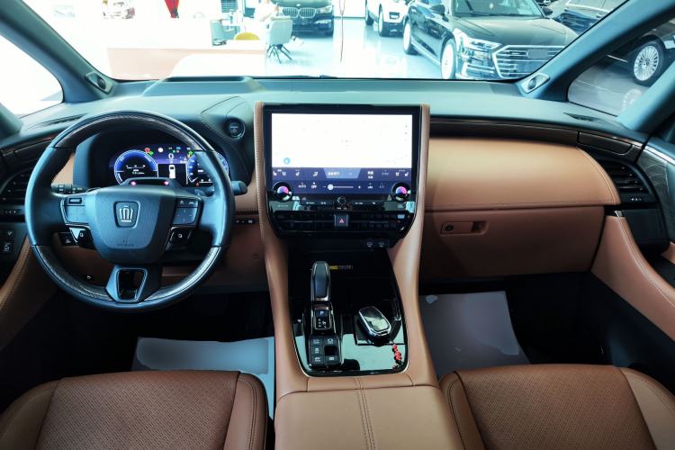 Used Toyota Vellfire 2024 Crown Dual-Engine 2.5L Ultimate Edition Center Console
