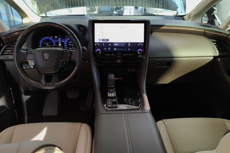 Used Toyota Vellfire 2024 Crown Dual-Engine 2.5L Supreme Executive Edition Center Console