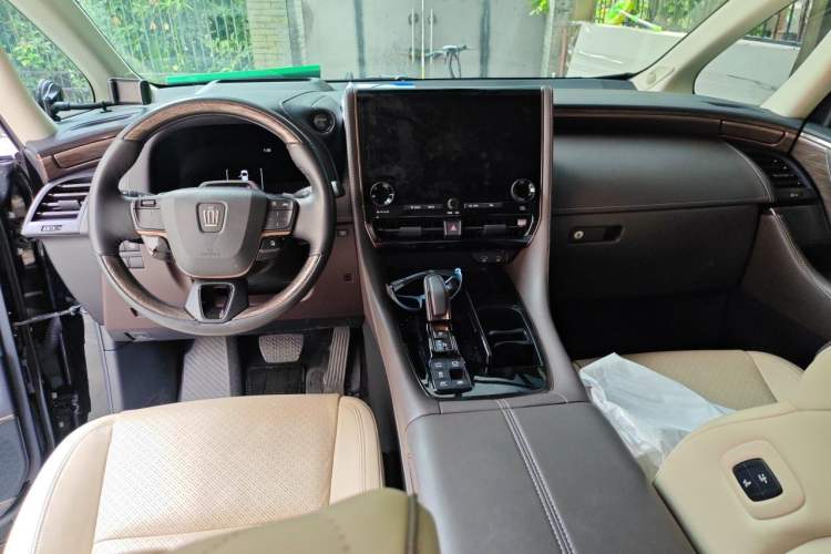 Used Toyota Vellfire 2024 Crown Dual-Engine 2.5L Supreme Executive Edition Center Console