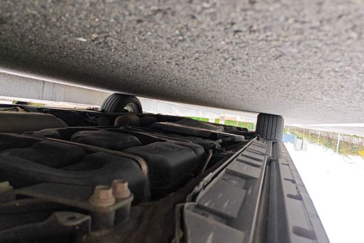 Used Toyota Vellfire 2024 Crown Dual-Engine 2.5L Supreme Executive Edition Chassis Rear Left