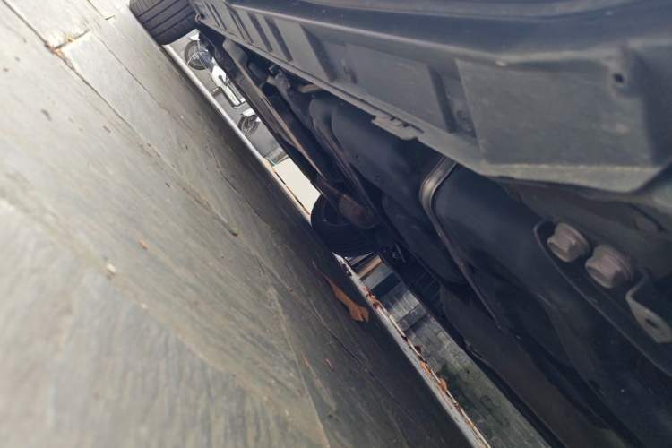 Used Toyota Vellfire 2024 Crown Dual-Engine 2.5L Supreme Executive Edition Chassis Rear Left