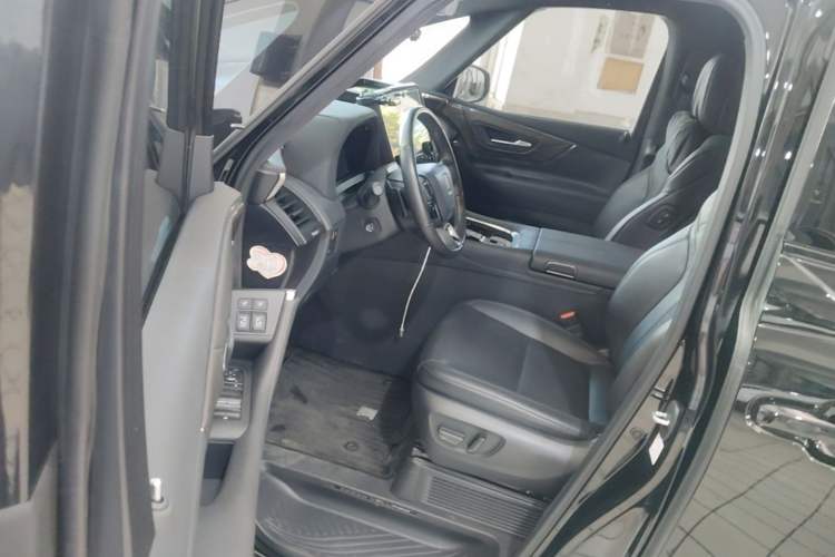 Used Toyota Vellfire 2024 Crown Dual-Engine 2.5L Ultimate Edition Driver Seat