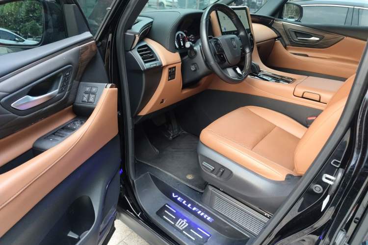 Used Toyota Vellfire 2024 Crown Dual-Engine 2.5L Ultimate Edition Driver Seat