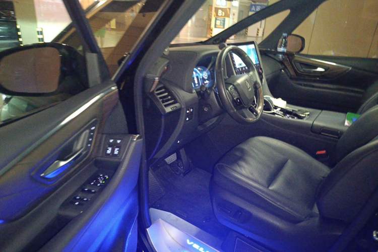 Used Toyota Vellfire 2024 Crown Dual-Engine 2.5L Ultimate Edition Driver Seat