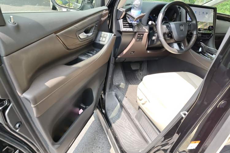 Used Toyota Vellfire 2024 Crown Dual-Engine 2.5L Ultimate Edition Driver Seat