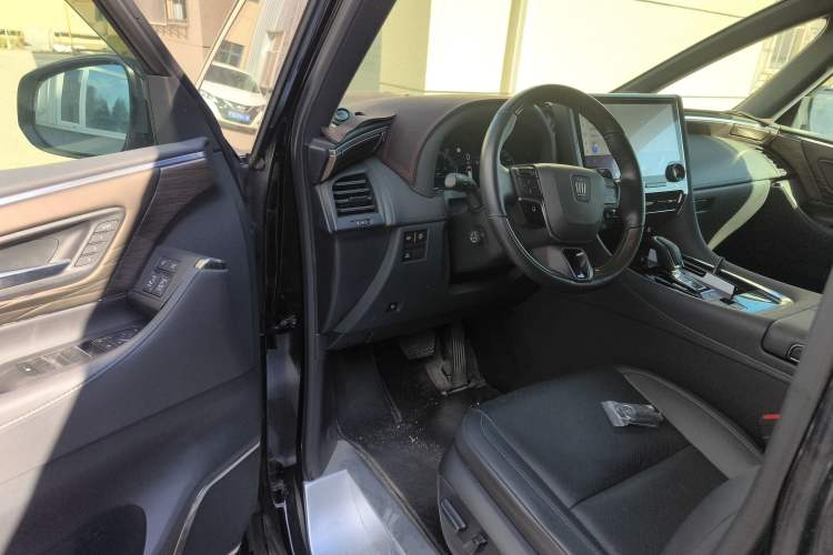 Used Toyota Vellfire 2024 Crown Dual-Engine 2.5L Ultimate Edition Driver Seat