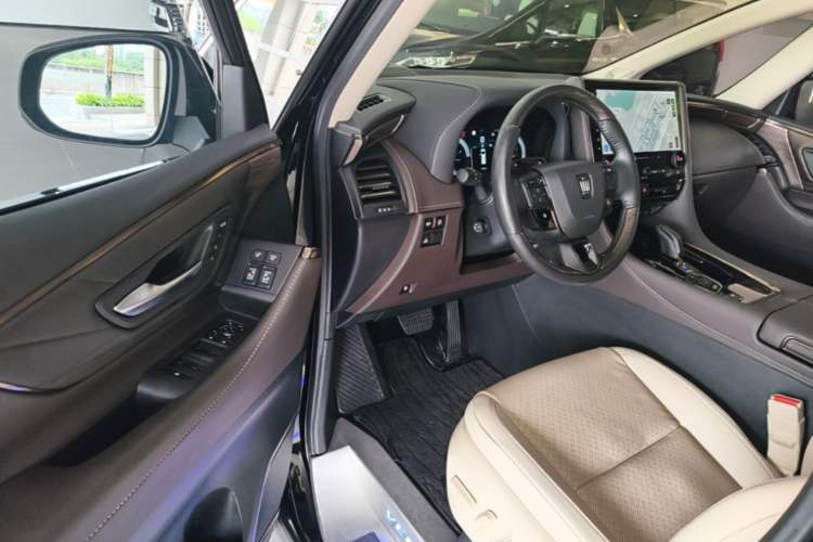 Used Toyota Vellfire 2024 Crown Dual-Engine 2.5L Ultimate Edition Driver Seat