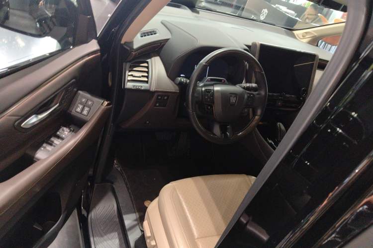 Used Toyota Vellfire 2024 Crown Dual-Engine 2.5L Ultimate Edition Driver Seat