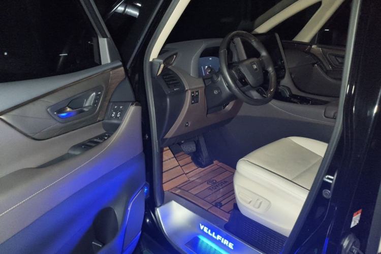 Used Toyota Vellfire 2024 Crown Dual-Engine 2.5L Ultimate Edition Driver Seat