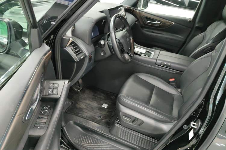 Used Toyota Vellfire 2024 Crown Dual-Engine 2.5L Ultimate Edition Driver Seat