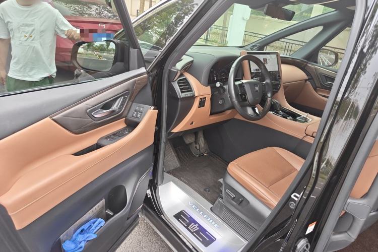 Used Toyota Vellfire 2024 Crown Dual-Engine 2.5L Ultimate Edition Driver Seat
