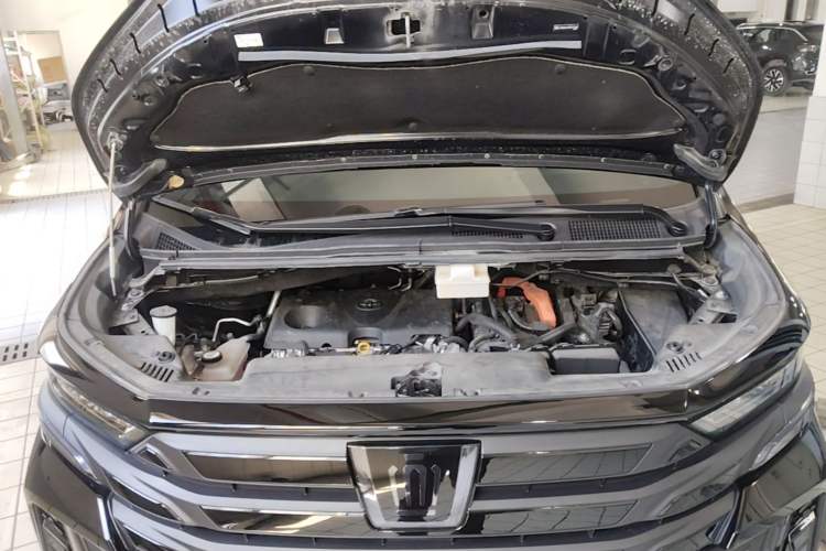 Used Toyota Vellfire 2024 Crown Dual-Engine 2.5L Ultimate Edition Engine Bay