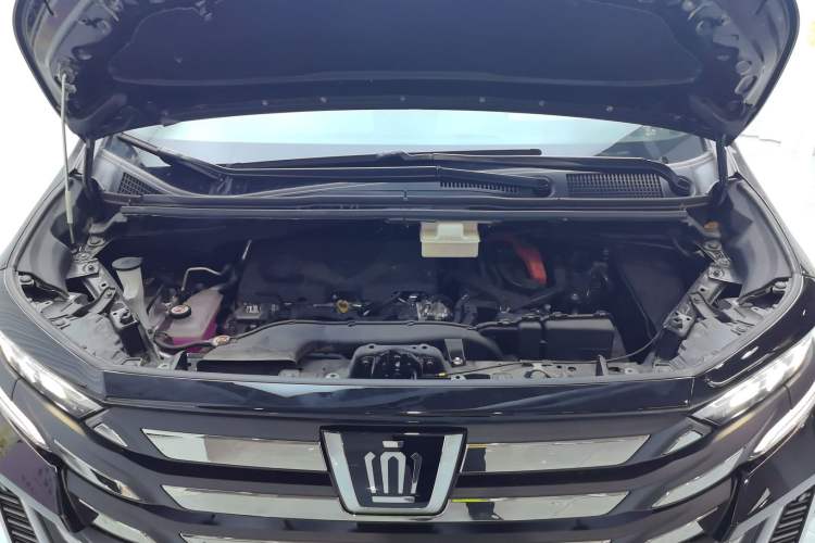 Used Toyota Vellfire 2024 Crown Dual-Engine 2.5L Ultimate Edition Engine Bay