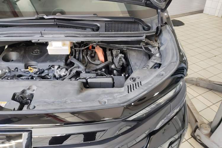 Used Toyota Vellfire 2024 Crown Dual-Engine 2.5L Ultimate Edition Engine Bay Left