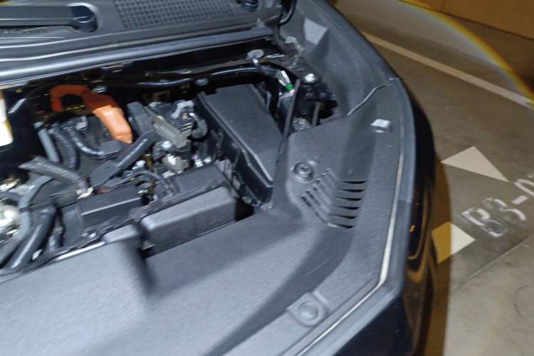 Used Toyota Vellfire 2024 Crown Dual-Engine 2.5L Ultimate Edition Engine Bay Left