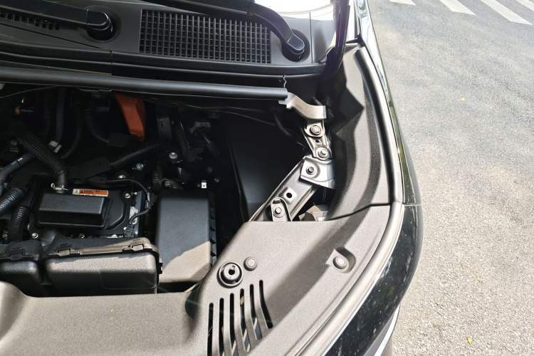 Used Toyota Vellfire 2024 Crown Dual-Engine 2.5L Ultimate Edition Engine Bay Left