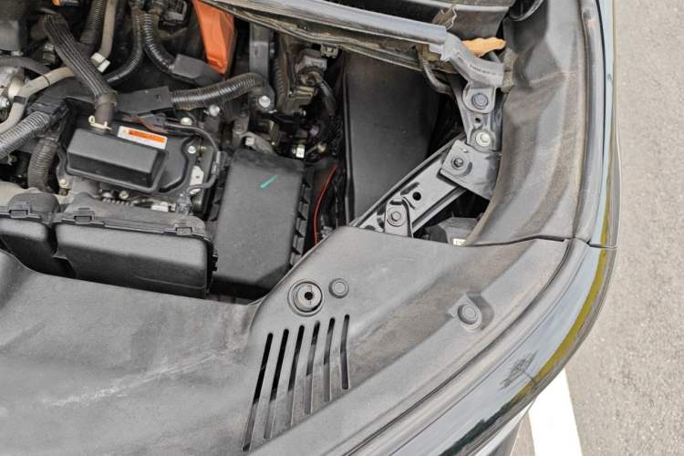 Used Toyota Vellfire 2024 Crown Dual-Engine 2.5L Supreme Executive Edition Engine Bay Left