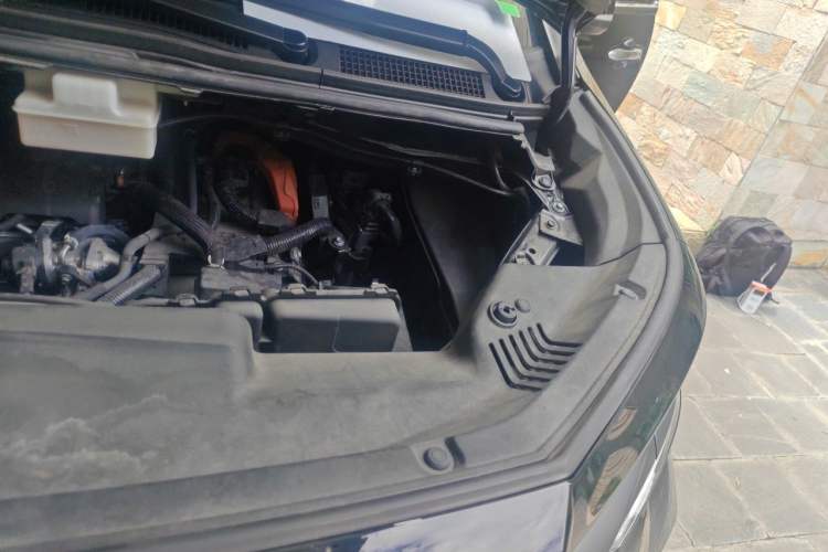 Used Toyota Vellfire 2024 Crown Dual-Engine 2.5L Supreme Executive Edition Engine Bay Left
