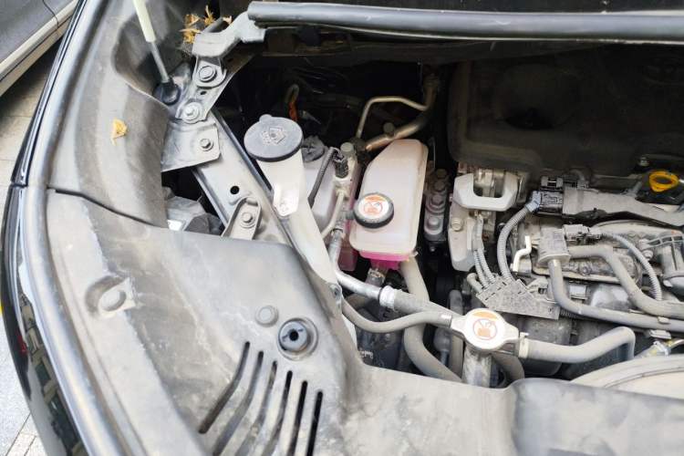 Used Toyota Vellfire 2024 Crown Dual-Engine 2.5L Ultimate Edition Engine Bay Right