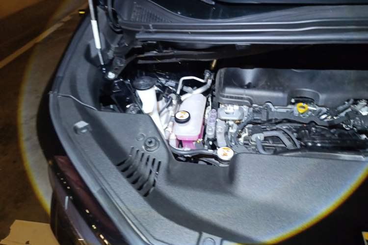 Used Toyota Vellfire 2024 Crown Dual-Engine 2.5L Ultimate Edition Engine Bay Right