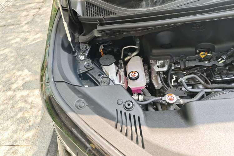 Used Toyota Vellfire 2024 Crown Dual-Engine 2.5L Ultimate Edition Engine Bay Right