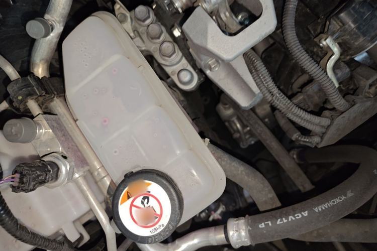 Used Toyota Vellfire 2024 Crown Dual-Engine 2.5L Ultimate Edition Engine Bay Right