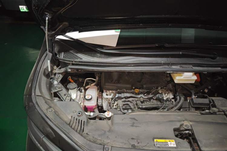 Used Toyota Vellfire 2024 Crown Dual-Engine 2.5L Supreme Executive Edition Engine Bay Right