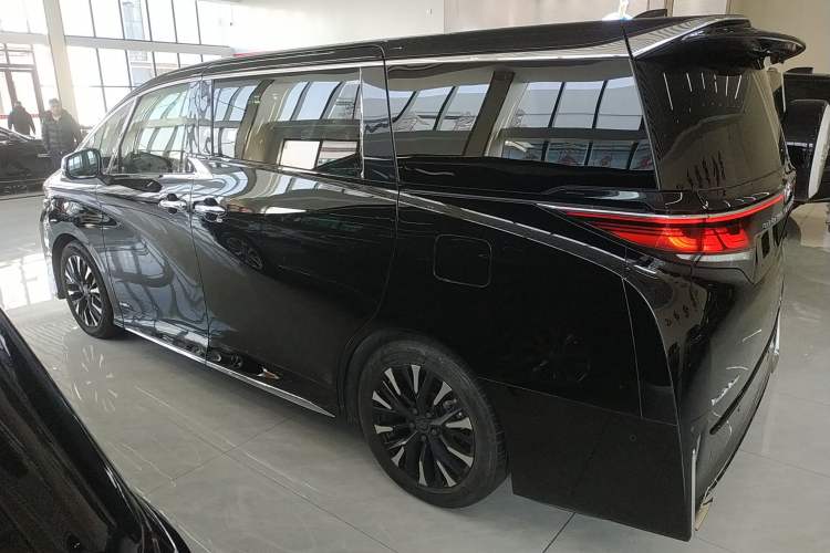 Used Toyota Vellfire 2024 Crown Dual-Engine 2.5L Ultimate Edition Exterior 3