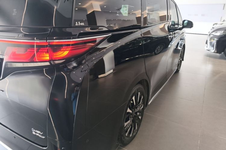 Used Toyota Vellfire 2024 Crown Dual-Engine 2.5L Ultimate Edition Exterior 3