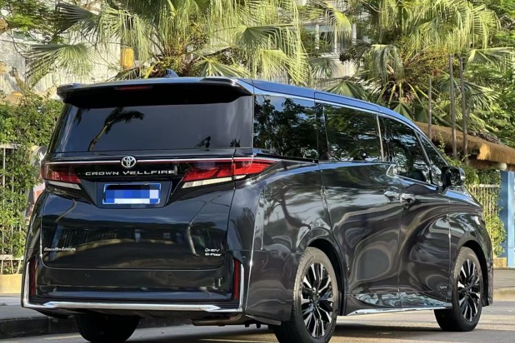 Used Toyota Vellfire 2024 Crown Dual-Engine 2.5L Ultimate Edition Exterior 3