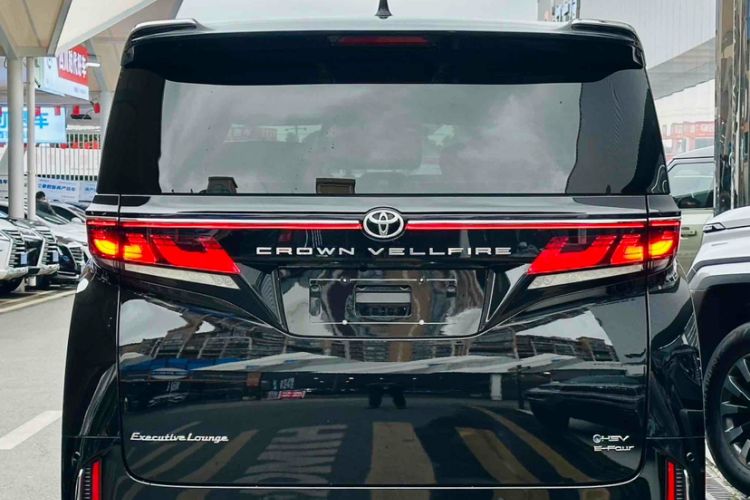 Used Toyota Vellfire 2024 Crown Dual-Engine 2.5L Ultimate Edition Exterior 3