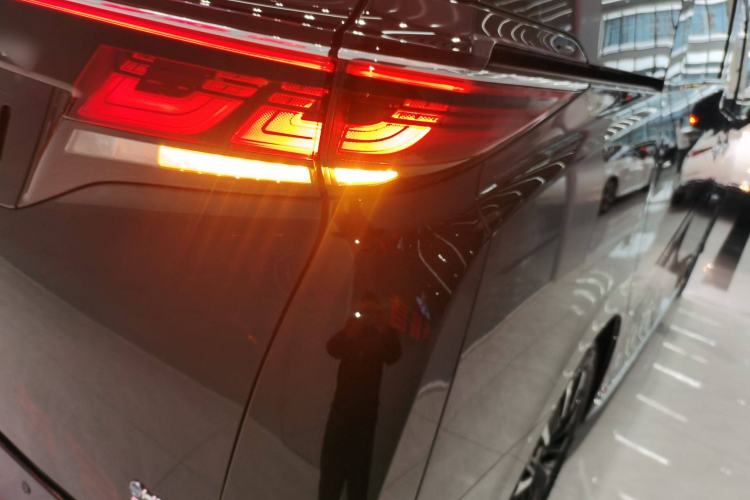 Used Toyota Vellfire 2024 Crown Dual-Engine 2.5L Supreme Executive Edition Exterior 3