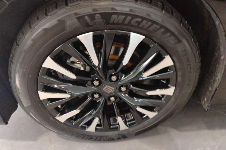 Used Toyota Vellfire 2024 Crown Dual-Engine 2.5L Ultimate Edition Exterior 4
