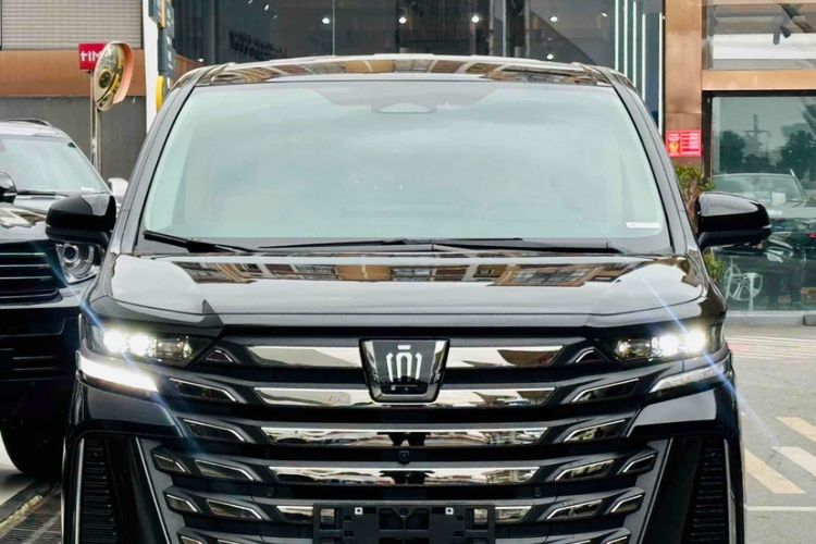 Used Toyota Vellfire 2024 Crown Dual-Engine 2.5L Ultimate Edition Exterior 4