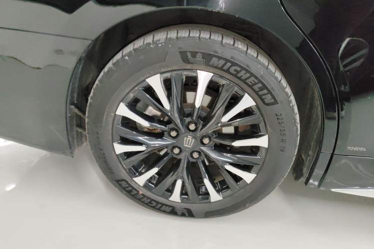 Used Toyota Vellfire 2024 Crown Dual-Engine 2.5L Ultimate Edition Exterior 4