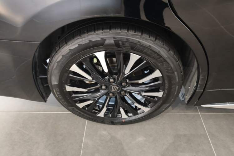 Used Toyota Vellfire 2024 Crown Dual-Engine 2.5L Ultimate Edition Exterior 5