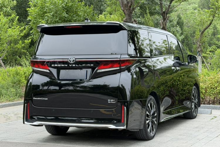 Used Toyota Vellfire 2024 Crown Dual-Engine 2.5L Ultimate Edition Exterior 7