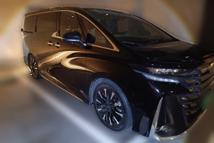 Used Toyota Vellfire 2024 Crown Dual-Engine 2.5L Ultimate Edition Front Right 45 Deg