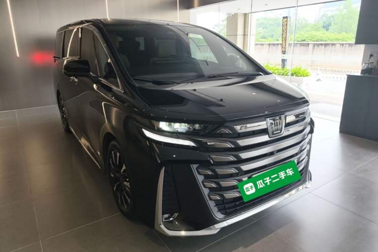 Used Toyota Vellfire 2024 Crown Dual-Engine 2.5L Ultimate Edition Front Right 45 Deg