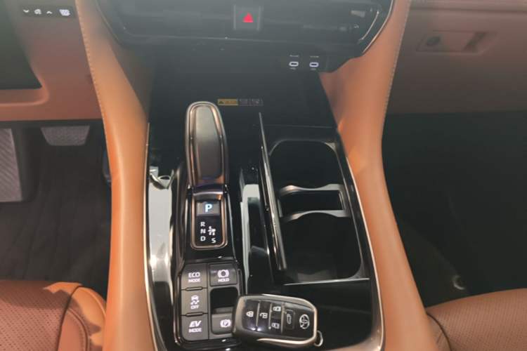 Used Toyota Vellfire 2024 Crown Dual-Engine 2.5L Supreme Executive Edition Gear Lever
