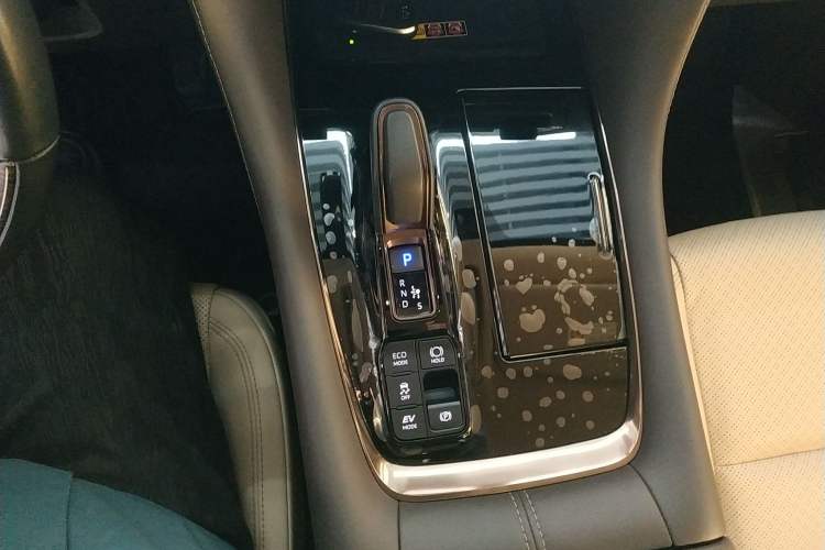 Used Toyota Vellfire 2024 Crown Dual-Engine 2.5L Supreme Executive Edition Gear Lever