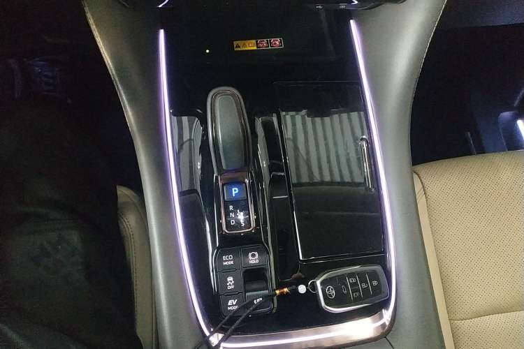 Used Toyota Vellfire 2024 Crown Dual-Engine 2.5L Supreme Executive Edition Gear Lever