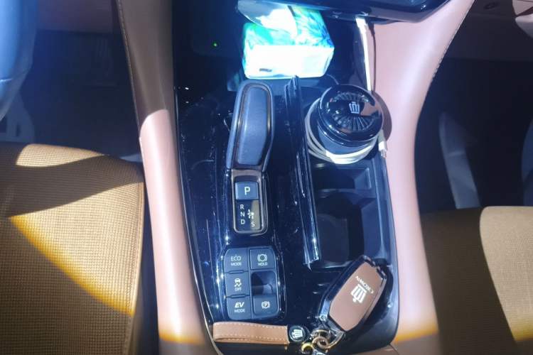 Used Toyota Vellfire 2024 Crown Dual-Engine 2.5L Supreme Executive Edition Gear Lever